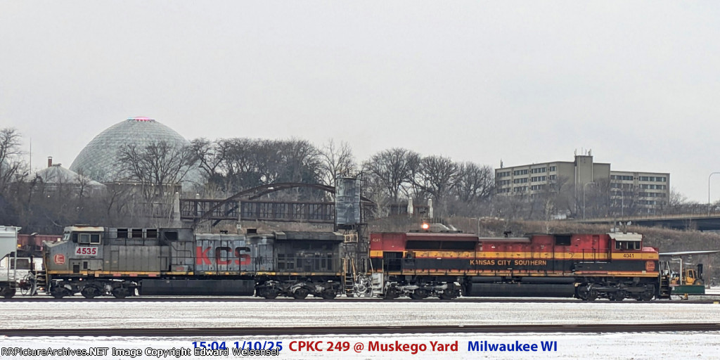 249 leaders Friday - KCSM 4095 was mid-train